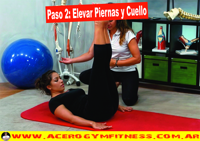 El-ejercicio-de-pilates-que-desbanca-a-las-planchas-y-los-hipopresivos-para-tener-un-vientre-fuerte-y-plano-tijeras-de-pilates-foto-2-elevar-piernas-y-cuello