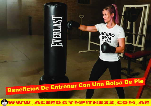 mujeres-fitness-chicas-fitness-fitentrenando-con.-punching-bag-bolsa-de-pie