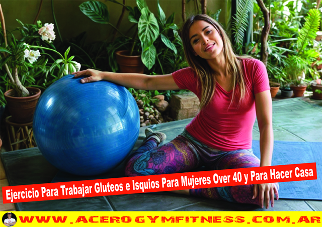 Puente-con-pelota-de-Pilate-el-mejor-ejercicio-para-trabajar-core-gluteos-y-equilibrio-a-los-50-tamara-vila
